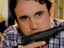 Joca consegue uma arma para se defender